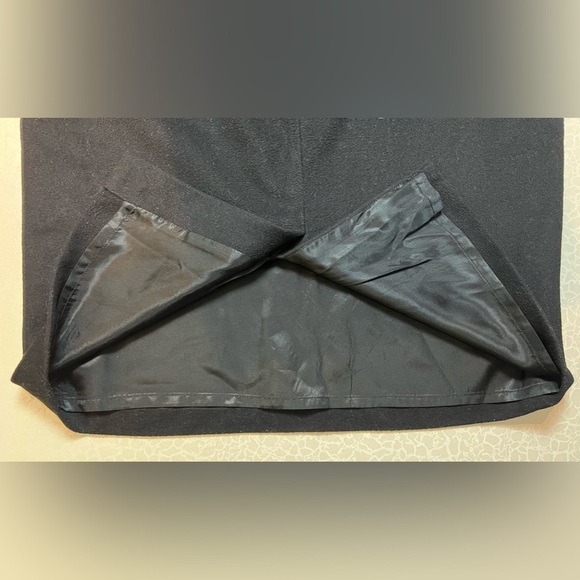Lord & Taylor | ladies classic black wool pencil skirt. Size: 10 - Picture 6 of 9